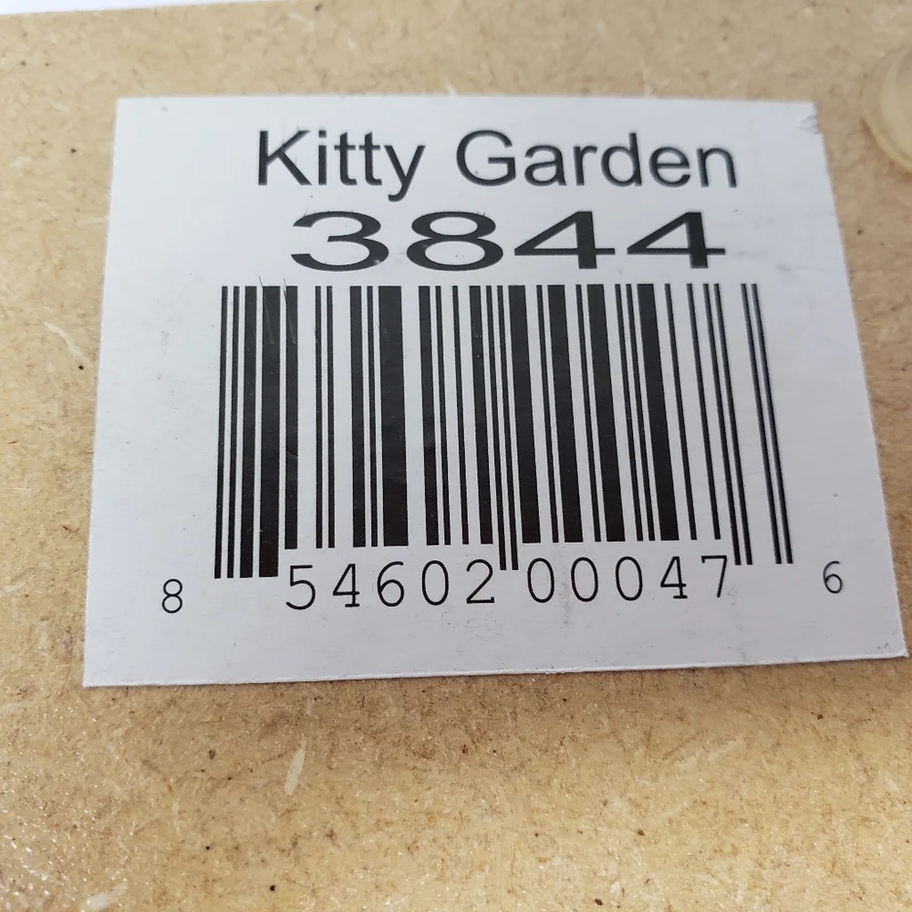 Kitty Garden Catnip Oats Wheat Rye Barley Planter Box